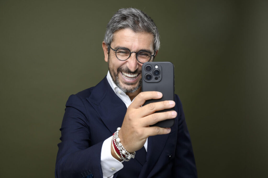 Portrait de DAVID Brami en studio communication digitale – photographe Val d’Europe