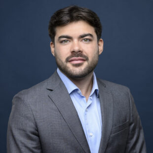 Portrait en studio CV ou LinkedIn pour cabinet de conseil – photographe Val d’Europe